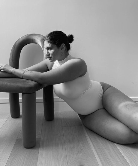 La Tecia Thomas model nice archive