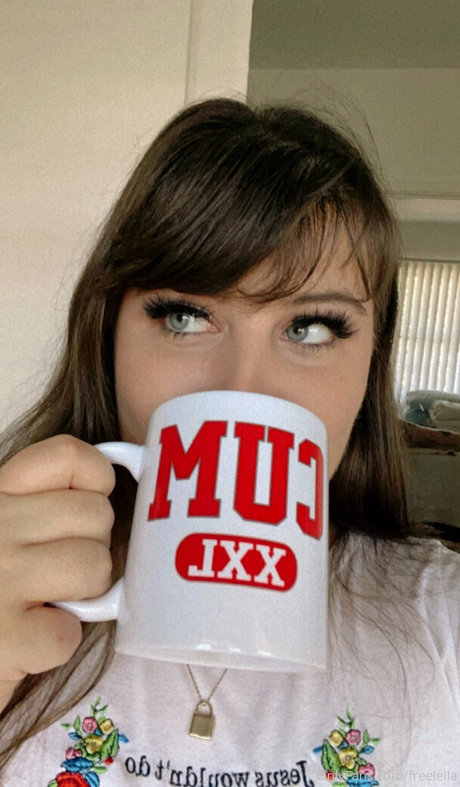 freeleila hot model image