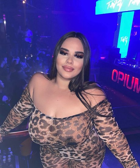 Curvyexoticaa sex model photo