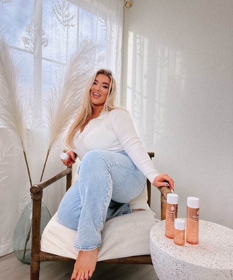 Taya Christian xxx model img