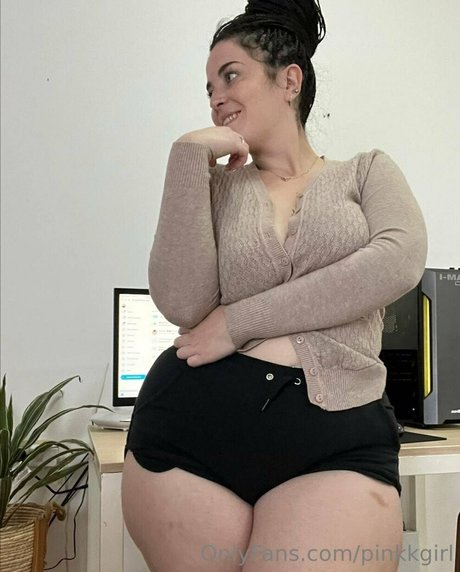 pinkkgirl nude model images