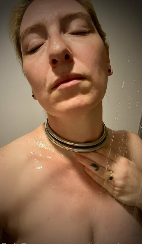 aussiebondagegirl model pic