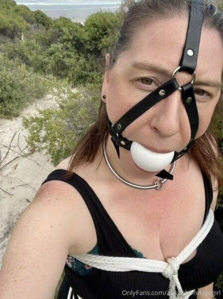 aussiebondagegirl model sex archive