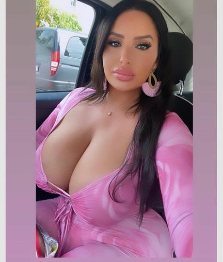 Anais Braga Dias pretty actress img