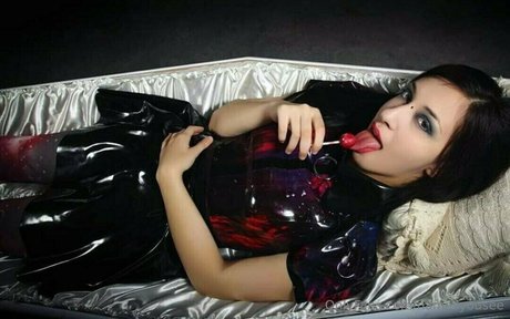 namesyousee pornographic actress images