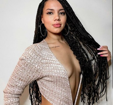 Amanda Carvalho pornstar beautiful gallery