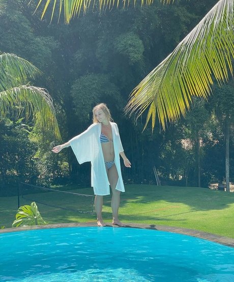 Fernanda Colombo nude star archive