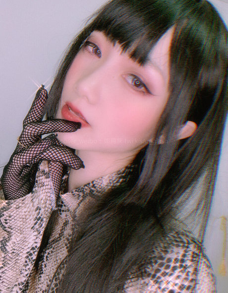 KisaragiAsh sexy model pictures