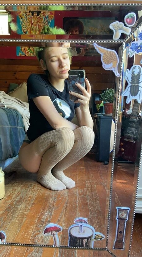 punkfrog model art photos