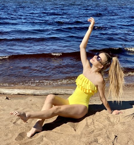 Anna Gloss high quality pornstar images