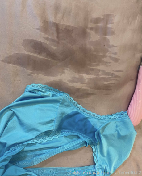 peachesisastonedfruit2 nudes model picture