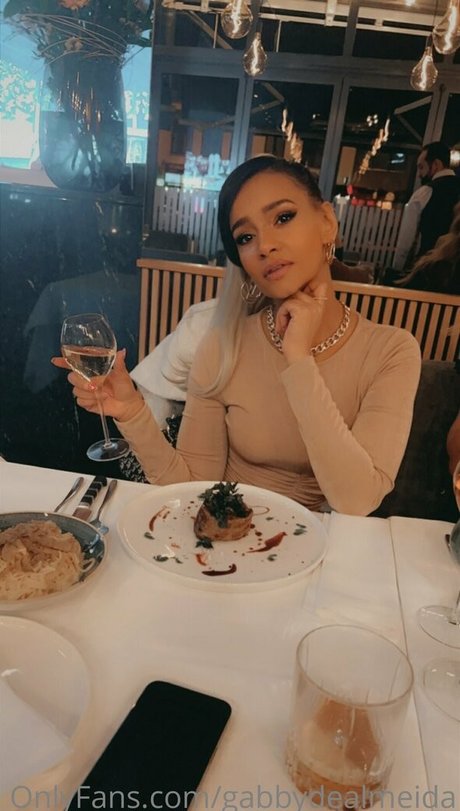 gabbydealmeida sexy model pics