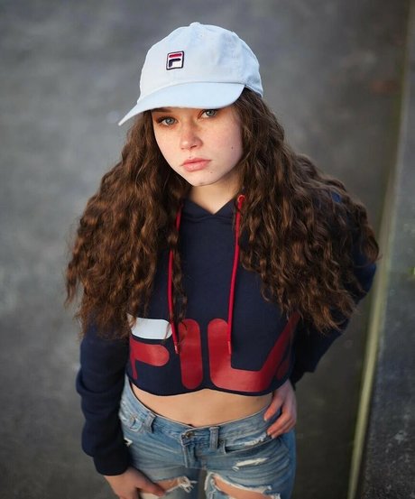 Lily Ana Alexander nice actress image