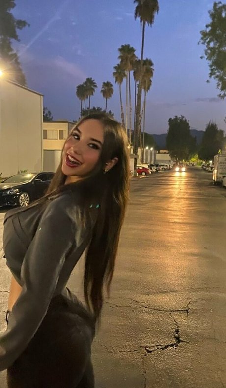 X a n t h e pornographic model pictures