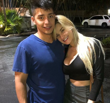 natnevv star hot pic