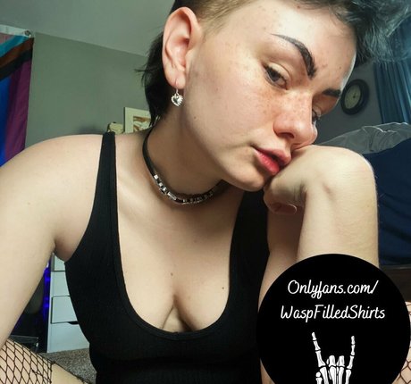 waspfree naked model pic