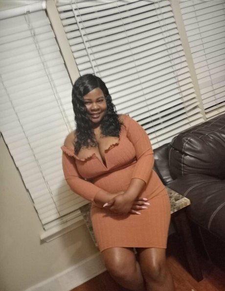 classyqueen69 naked model images