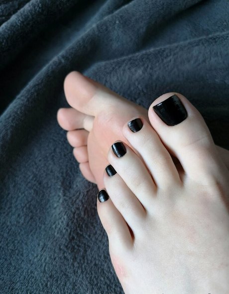 averyysfeet naked pornstar photo