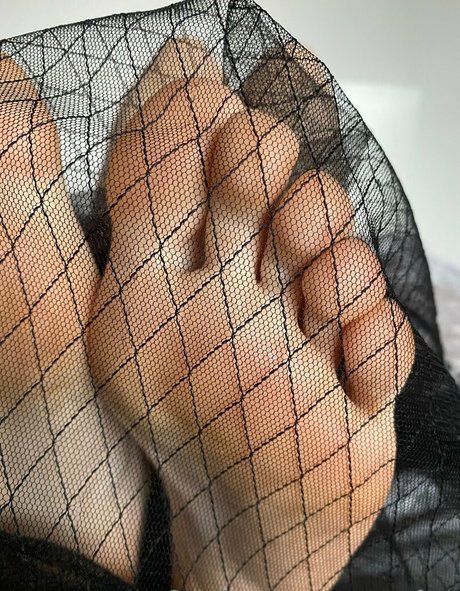 averyysfeet pretty model picture