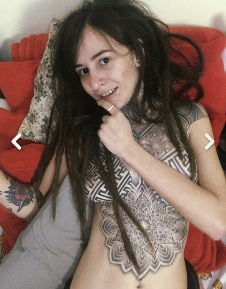 Lola Freak model nude archive