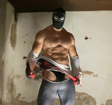 spidermanof pretty model pic