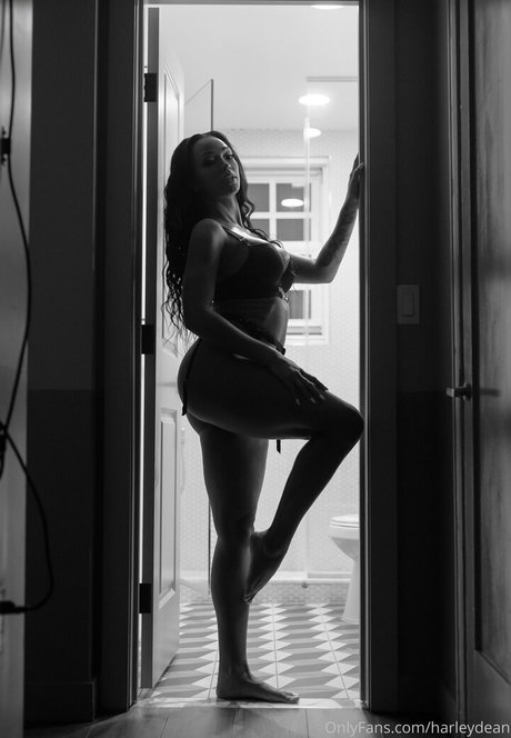 harleydean model perfect picture