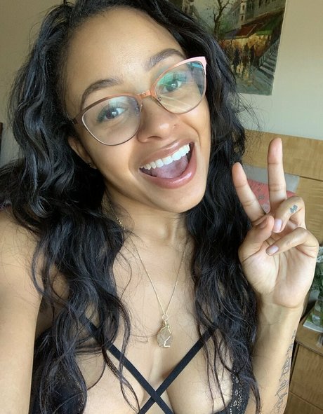 anyaivy high quality model pic