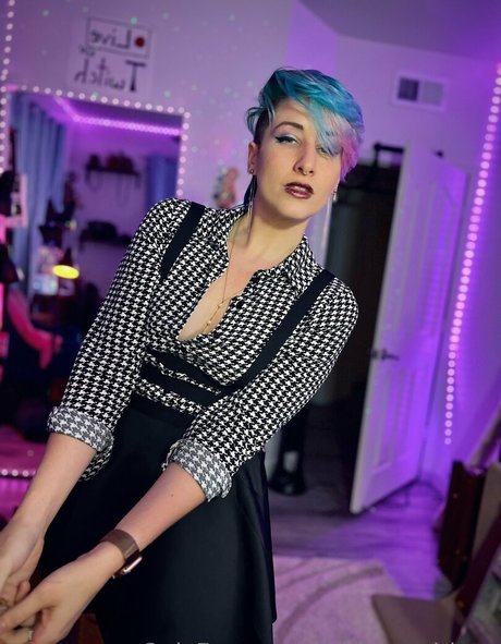 adriennedriggs model hot galleries