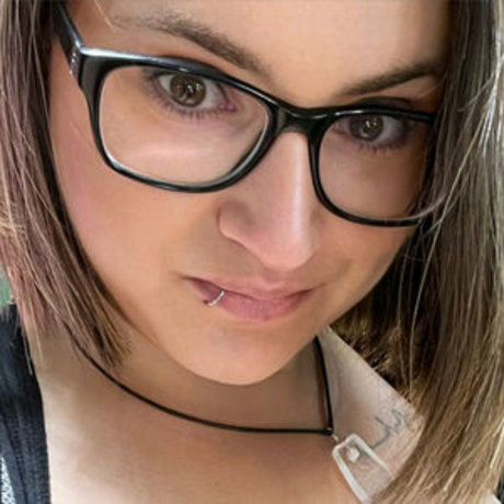 Bustydee sex model photo