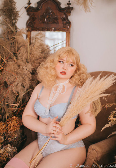 venusblessed model erotic photo