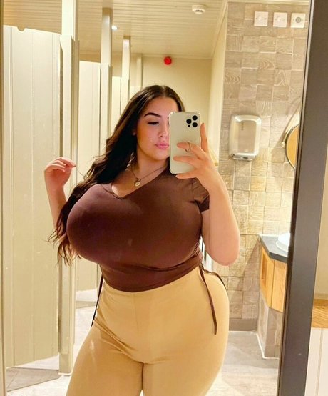 Pettiana Cypriotmami pornstar nudes pic