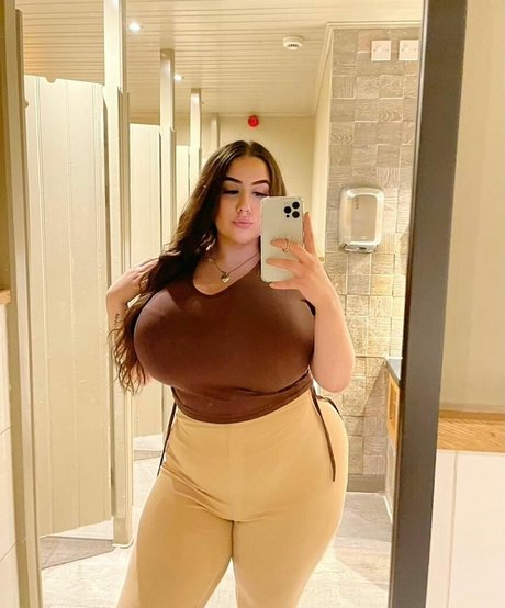 Pettiana Cypriotmami star nudes pic