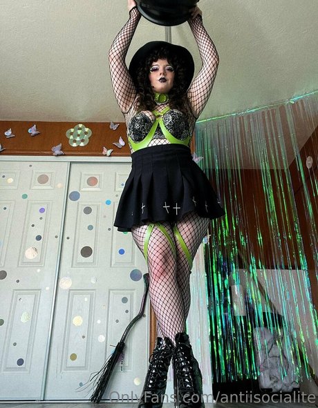 antiisocialite naked actress img