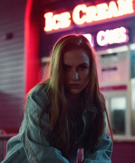 Madison Lintz perfect star photo