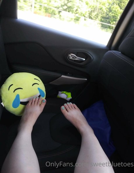 sweetbluetoes model nudes gallery