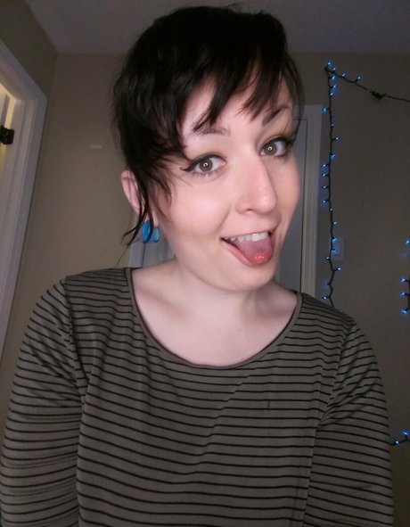 anniebrokely model porn image