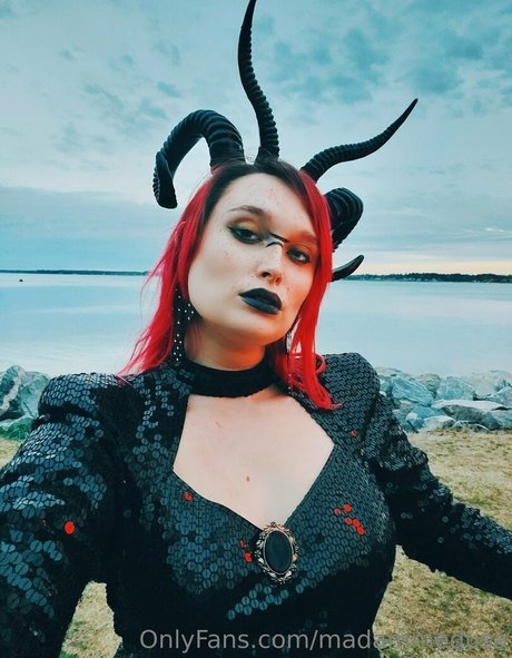 madammedusa hd star pic