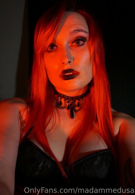 madammedusa best model pics