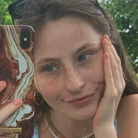 Caponce model pornographic pic