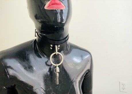 luciaandleighlatex beautiful model pictures