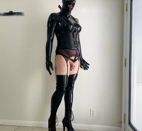 luciaandleighlatex pornstar art images