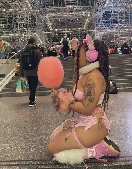 Kikicheea star sexy pic