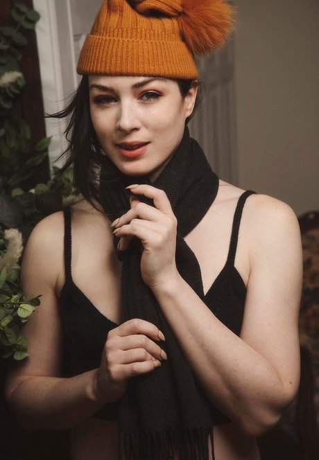 Jessica Stoyadinovich pretty model photo