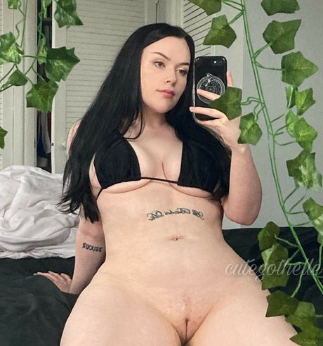 cutegothelle erotic actress img