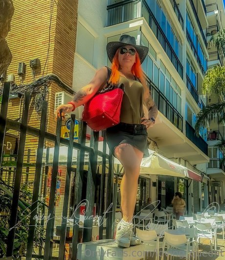 loving queent naked star galleries