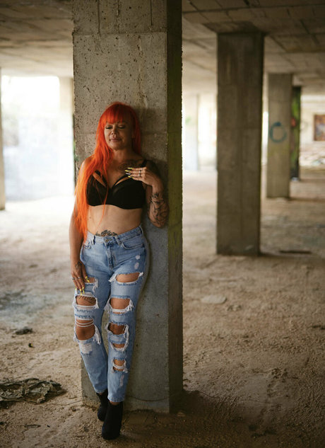 loving queent adult actress photos