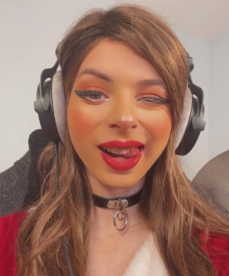 Fr3ddii nudes model img