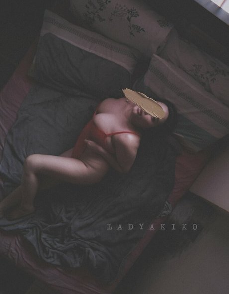 Lady Akiko sexy pornstar pictures