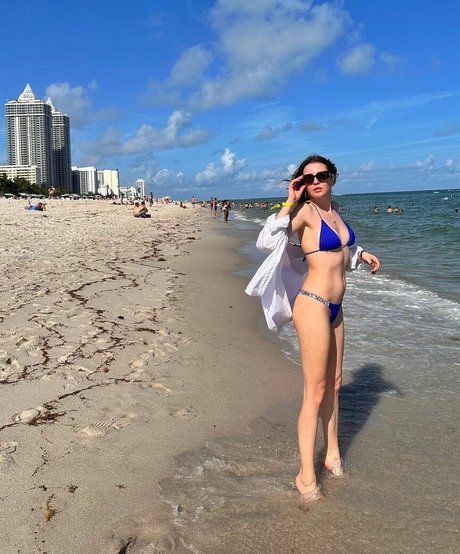 Melis Sezen model hot pics