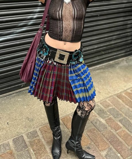 Lara Adkins erotic star pictures